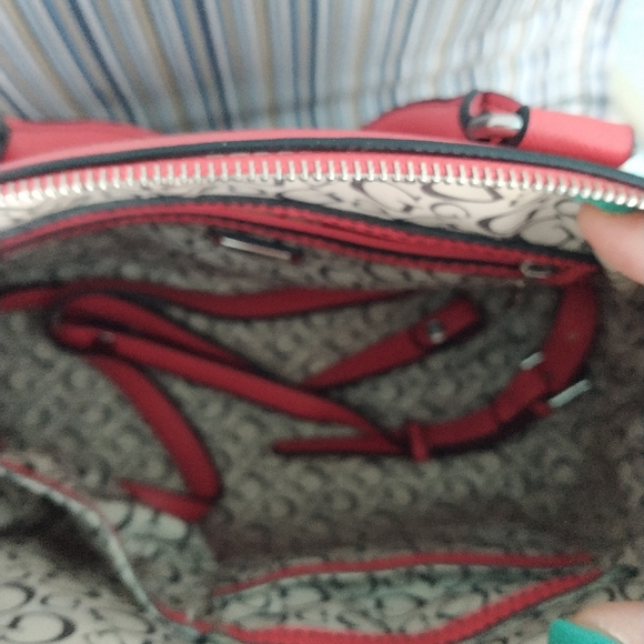 Guess - Picture 8 of 8